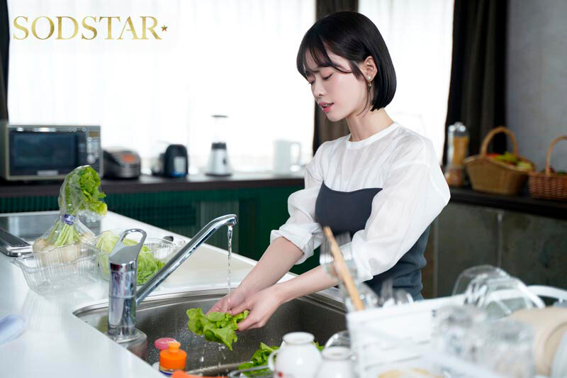 Chồng đi tập huấn xa nhà, vợ thèm cặc ở nhà ngoại tình với anh chồng Minamo